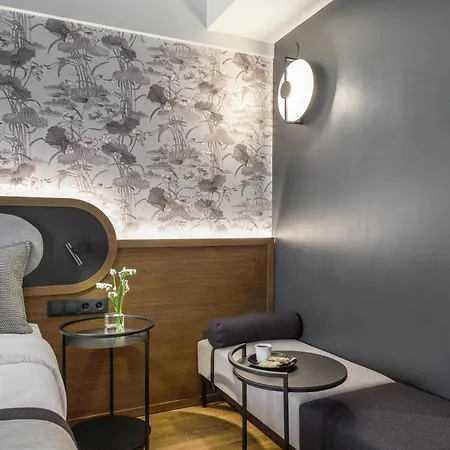 アパートホテル Epineio Comfort Living 4*